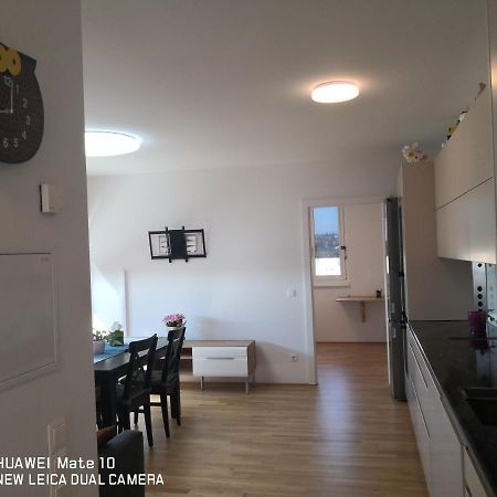 Modern Apartment Bei U Bahn Simmering Вена Экстерьер фото