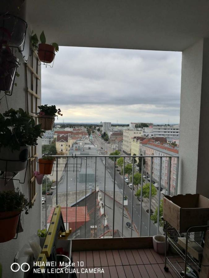 Modern Apartment Bei U Bahn Simmering Вена Экстерьер фото