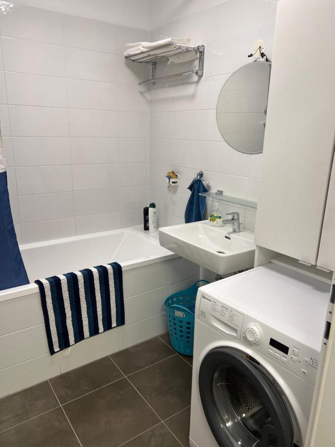 Modern Apartment Bei U Bahn Simmering Вена Экстерьер фото